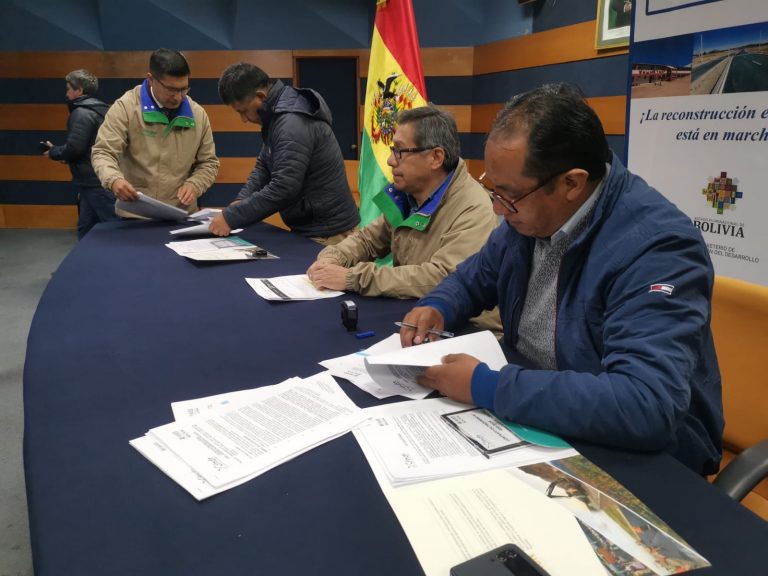 FIRMA DE CONTRATO - SAMAIPATA Y COLQUIRI (5)