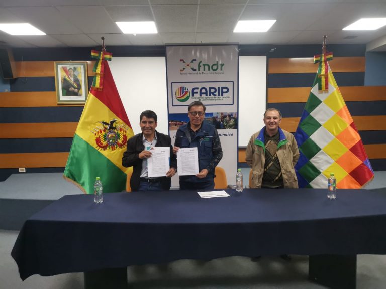 FIRMA DE CONTRATO - GAD CHUQUISACA (2)
