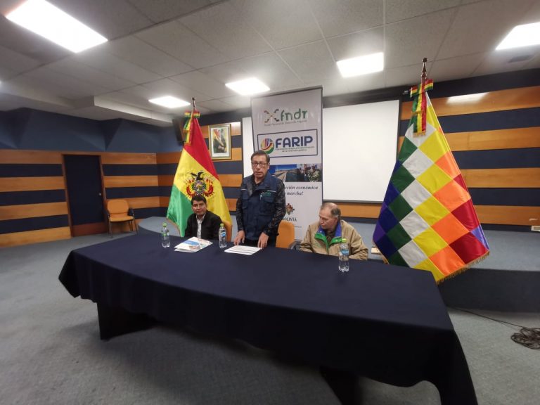 FIRMA DE CONTRATO - GAD CHUQUISACA (3)