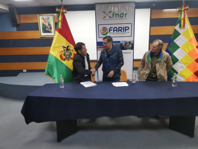 FIRMA DE CONTRATO - GAD CHUQUISACA (6)