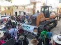 EL FNDR ENTREGÓ UN TRACTOR A ORUGAS AL MUNICIPIO DE TAPACARI